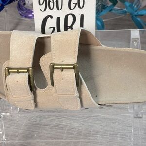 Tan edges with buckles multiple sizes brand new
